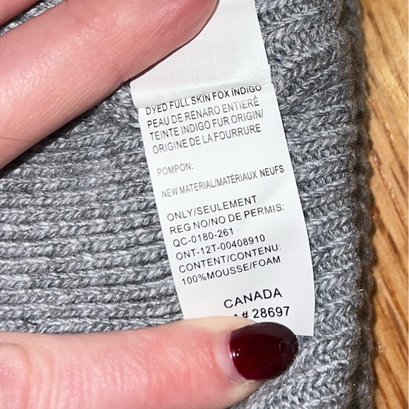 Mitchie’s women’s winter ski hat with real fox fur. - Picture 2 of 6